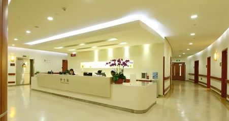 華邦瀛液晶拼接屏入駐香港大學深圳醫院，科技賦能智慧醫療信息咨詢服務新升級